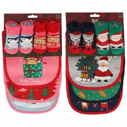 2682 Geschenkset mit 3 Lätzchen und 3 Paar Socken